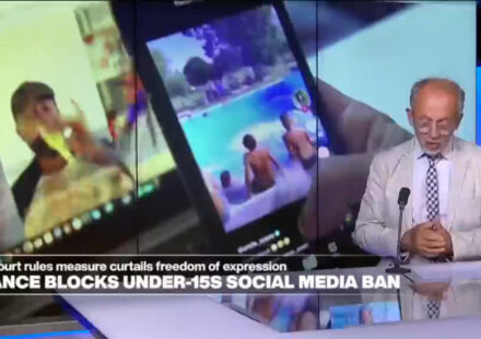France blocks under 15 social media ban