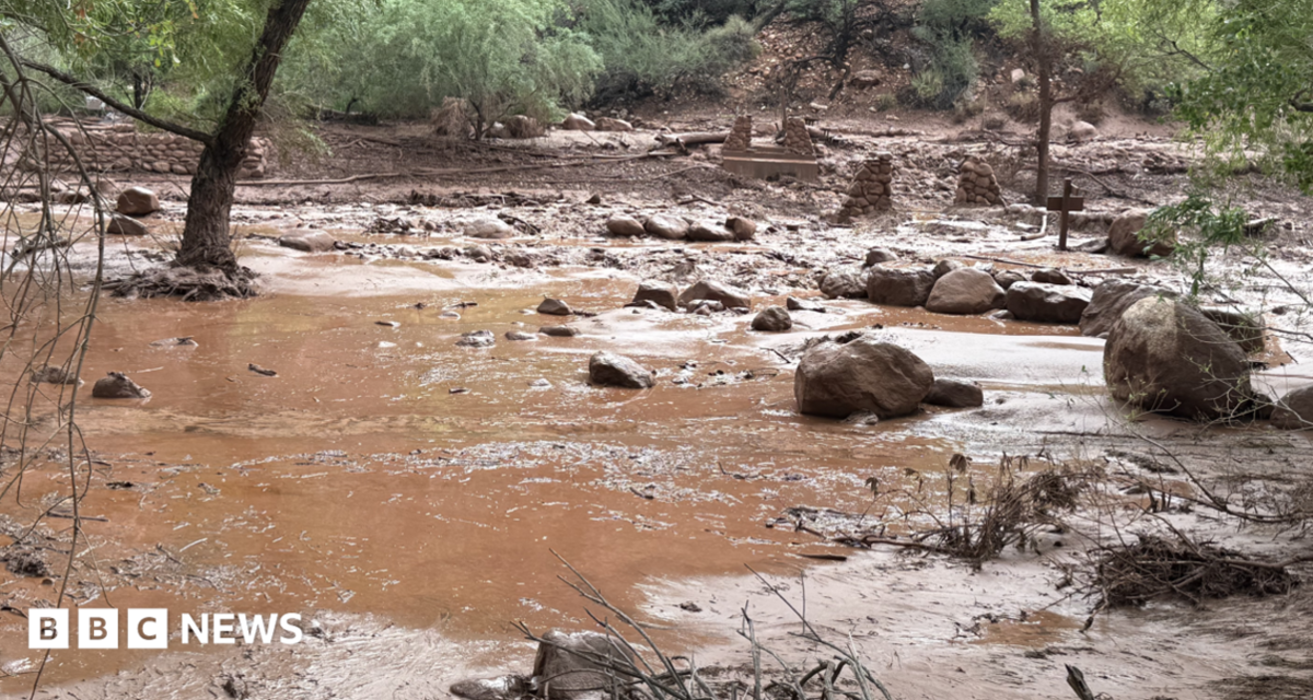 Grand Canyon flash flooding sparks search for missing hikers