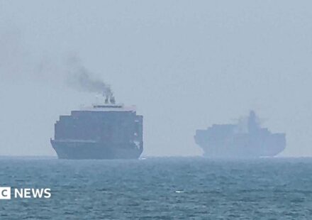 Hormuz talks positive, Oman says, as Iran warns deal would not open strait