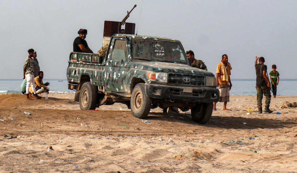 Houthi rebels kill dozens of Saudi-backed Yemeni government forces