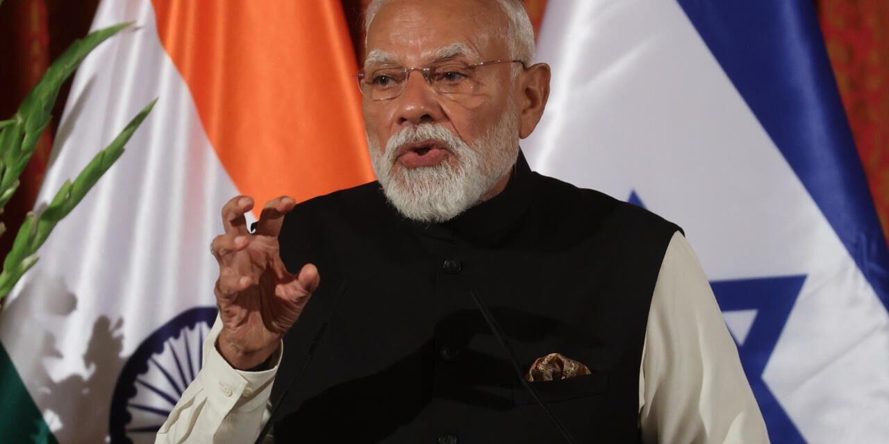 India: Modi courts youth amid growing criticism