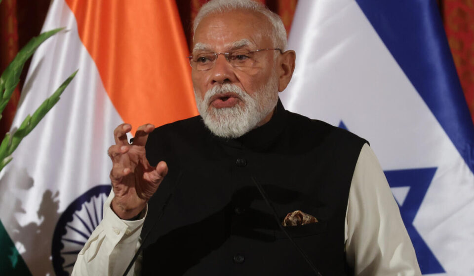 India: Modi courts youth amid growing criticism