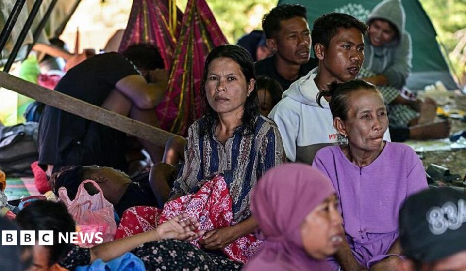 Indonesia earthquake: Aid shortages and fears of starvation as aftershocks continue