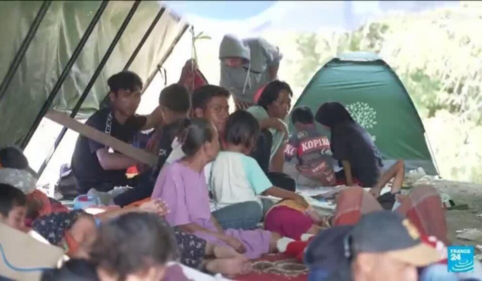 Indonesia earthquake leaves thousands homeless as rescue efforts continue