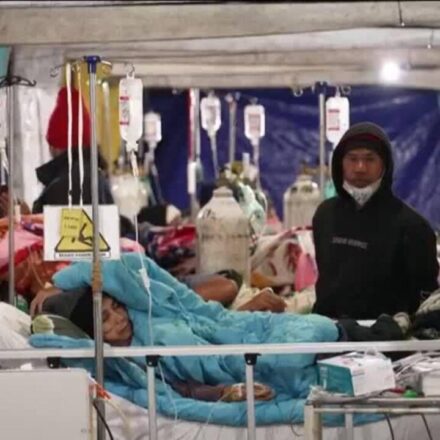 Indonesian earthquake : Aid reaches Flores as death toll climbs