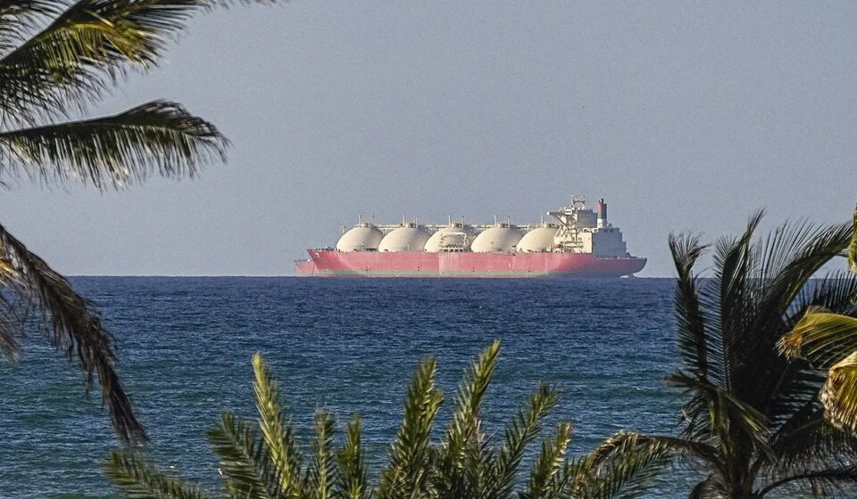 Iran shadow fleet tankers near Malaysia test oil sanctions blockade
