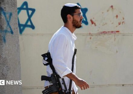 Israel re-establishes closed West Bank settlement, defying growing international protests