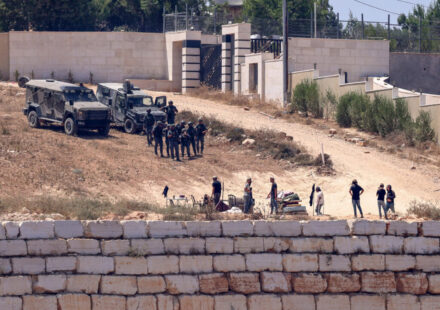 Israeli troops fail to remove settlers besieging Palestinian homes in West Bank village