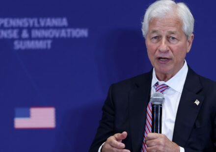 JPMorgan CEO Jamie Dimon: warns of high leverage, market disruption