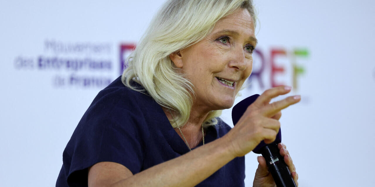 Marine Le Pen's National Rally plans to "sanction" the wearing of the veil with a fine