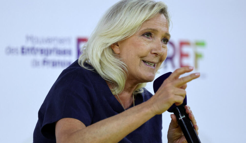 Marine Le Pen's National Rally plans to "sanction" the wearing of the veil with a fine
