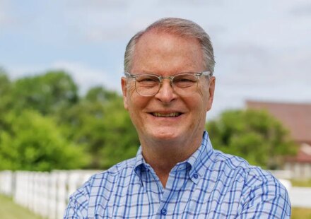 Megachurch pastor Adam Hamilton wins Kansas 11-way Senate primary
