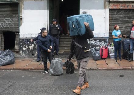 Migración: Desalojan en Uruguay a cubanos que pagaron hasta 746 dólares a unos falsos propietarios