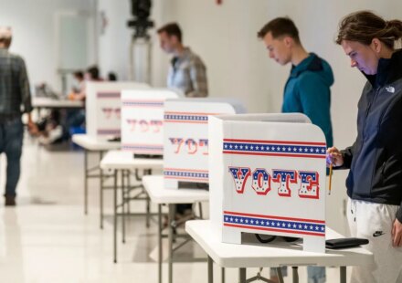 Milwaukee election results delayed 90 minutes over flash drive error