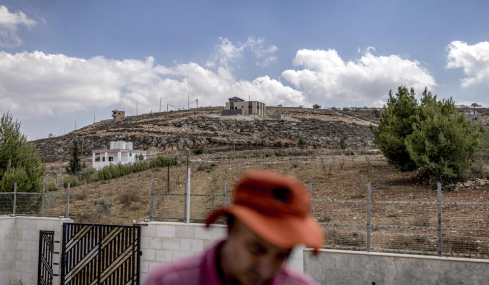 More than 100 former French and UK diplomats urge action against Israeli settlement policies