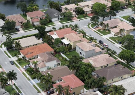 Mortgage demand stalls along with interest rates