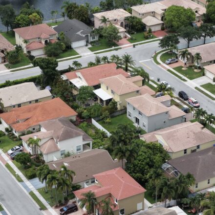Mortgage demand stalls along with interest rates