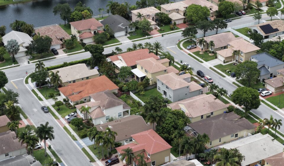 Mortgage demand stalls along with interest rates