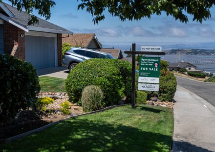 Mortgage rates finally stop rising, causing demand to trickle back