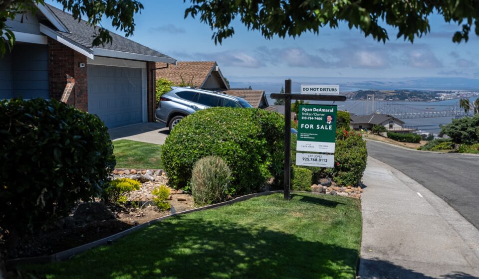 Mortgage rates finally stop rising, causing demand to trickle back