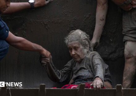 Nepal: How a 97-year-old was rescued during the flash floods