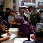 Nepal: Relief camp shelters grieving families