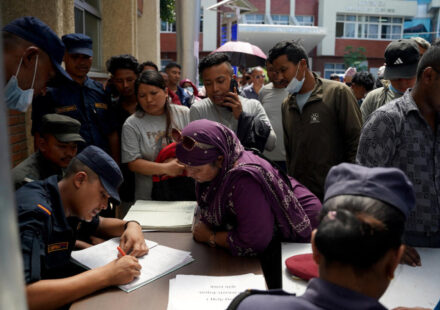 Nepal: Relief camp shelters grieving families