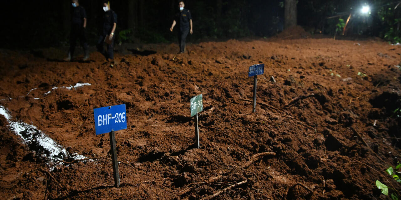 Nepal buries victims of Himalayan flooding as death toll climbs past 900