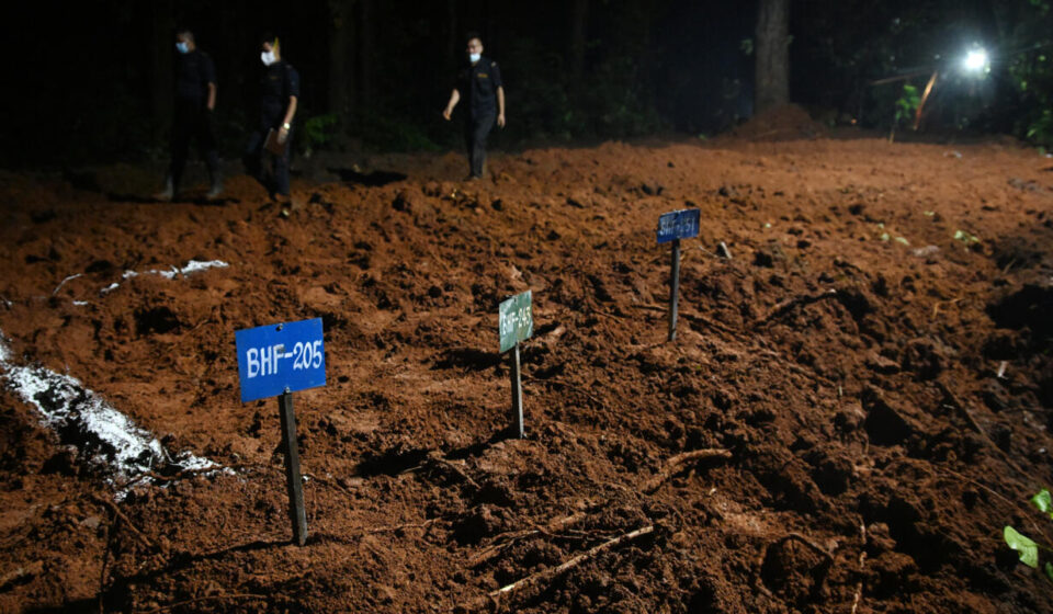 Nepal buries victims of Himalayan flooding as death toll climbs past 900
