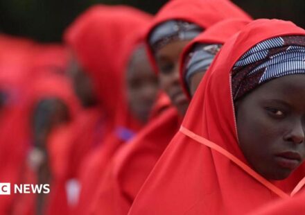 Nigeria's mass wedding - and how to tell lovers from fraudsters in Kano