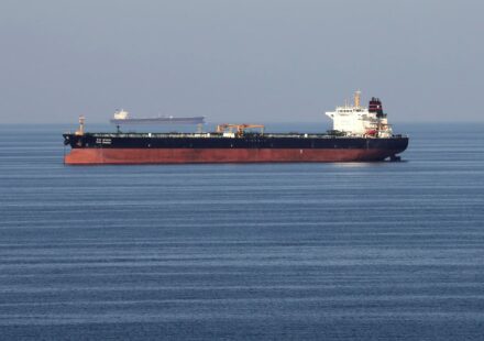 Oil falls as the U.S. pivots to economic pressure on Iran