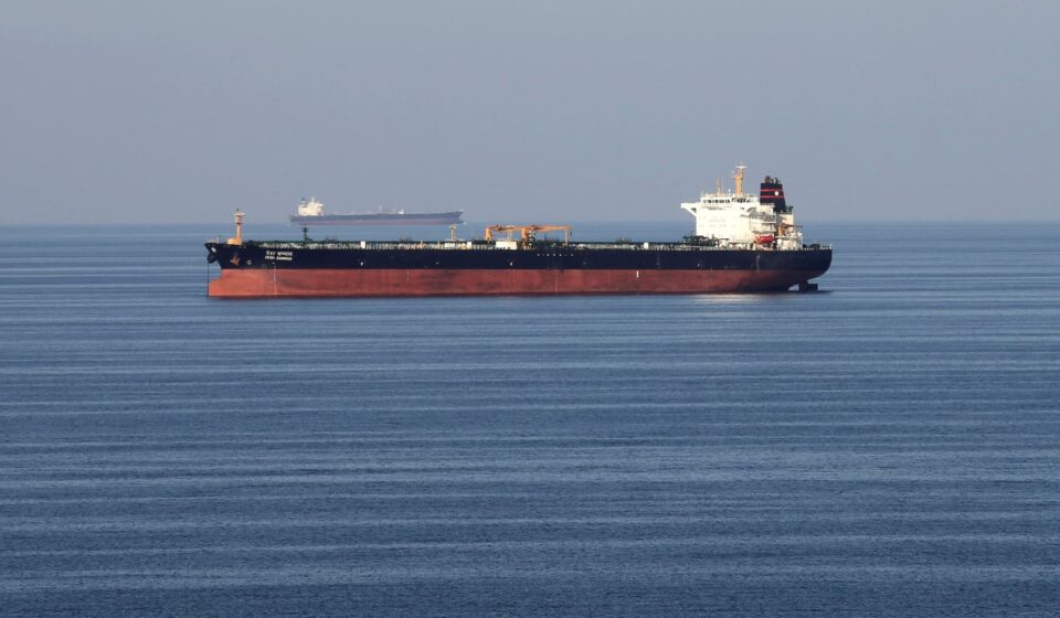 Oil falls as the U.S. pivots to economic pressure on Iran