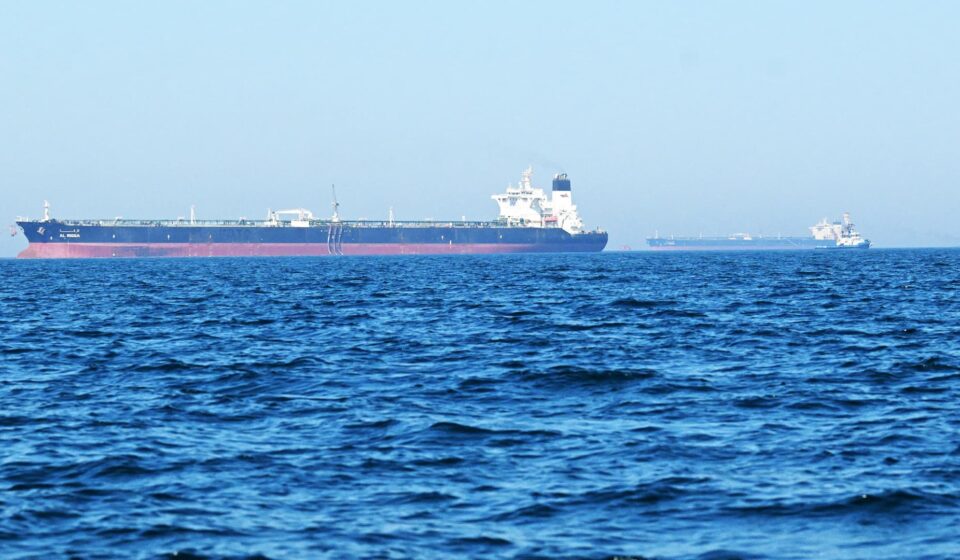 Oil prices fall after U.S. says crude exports through Hormuz near 9 million barrels per day