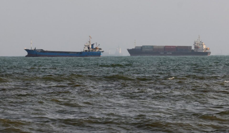 Oil rises over 1% after U.S. forces strike Iran's Larak Island