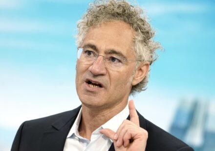 Palantir stock rises 30% on soaring commercial revenue, AI sovereignty