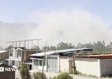 Peru earthquake damages buildings and causes power cuts