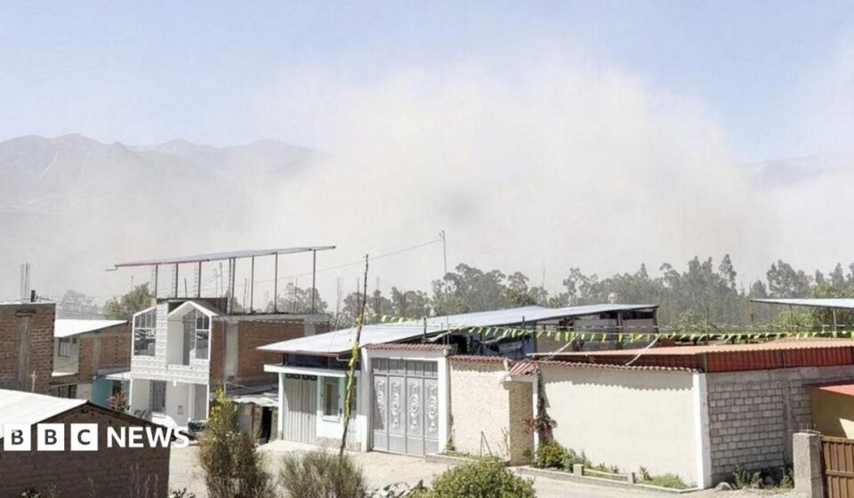 Peru earthquake damages buildings and causes power cuts