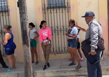 Protesta: Una protesta por falta de agua hace aparecer la Policía y una pipa