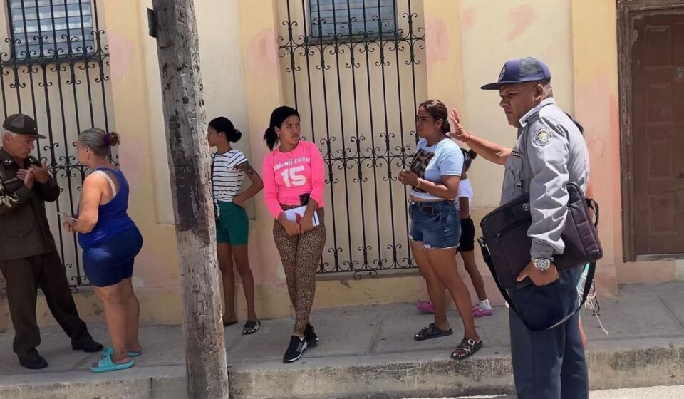 Protesta: Una protesta por falta de agua hace aparecer la Policía y una pipa