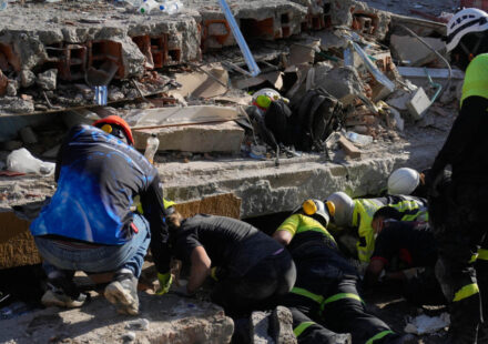 Race to free trapped quake survivor offers hope in Colombia