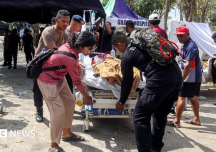 Rescuers search for survivors of powerful Indonesia earthquake