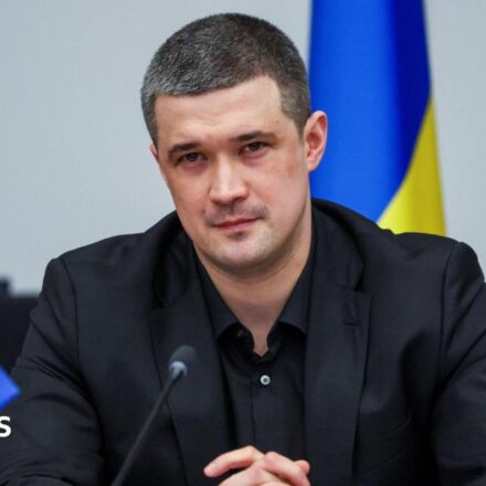 Sacked Ukrainian defence minister calls for presidential election