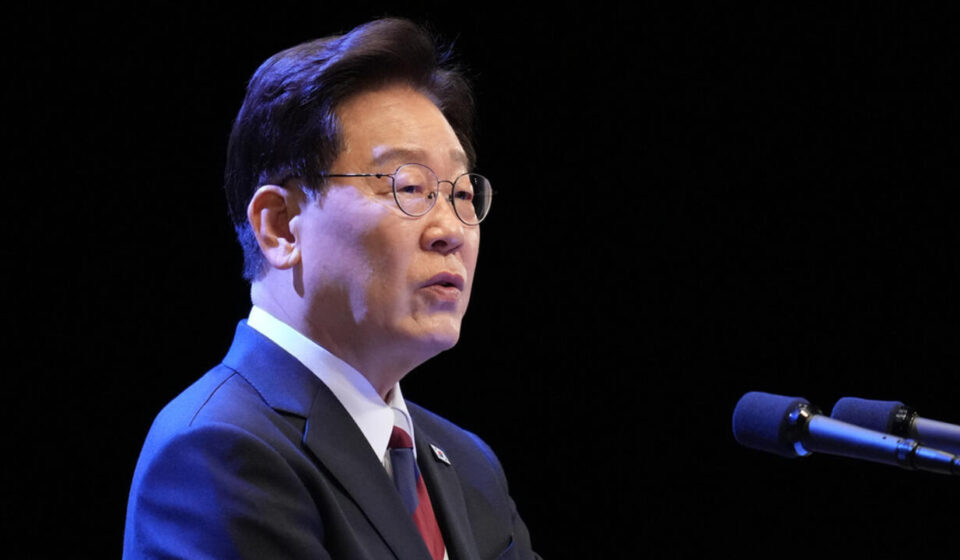 South Korea president proposes talks with Pyongyang to formally end Korean War