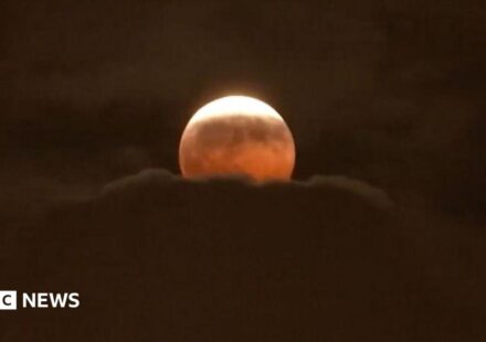 Stargazers around the world glimpse 'Blood Moon' lunar eclipse