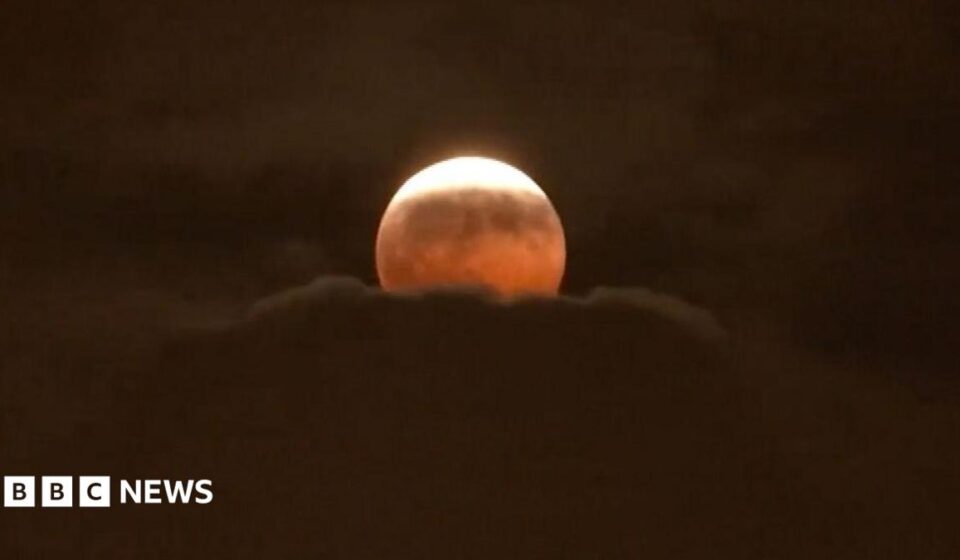 Stargazers around the world glimpse 'Blood Moon' lunar eclipse