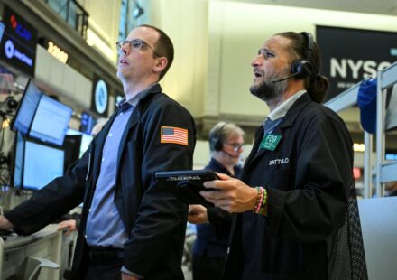 Stock market volatility: How investors are diversifying