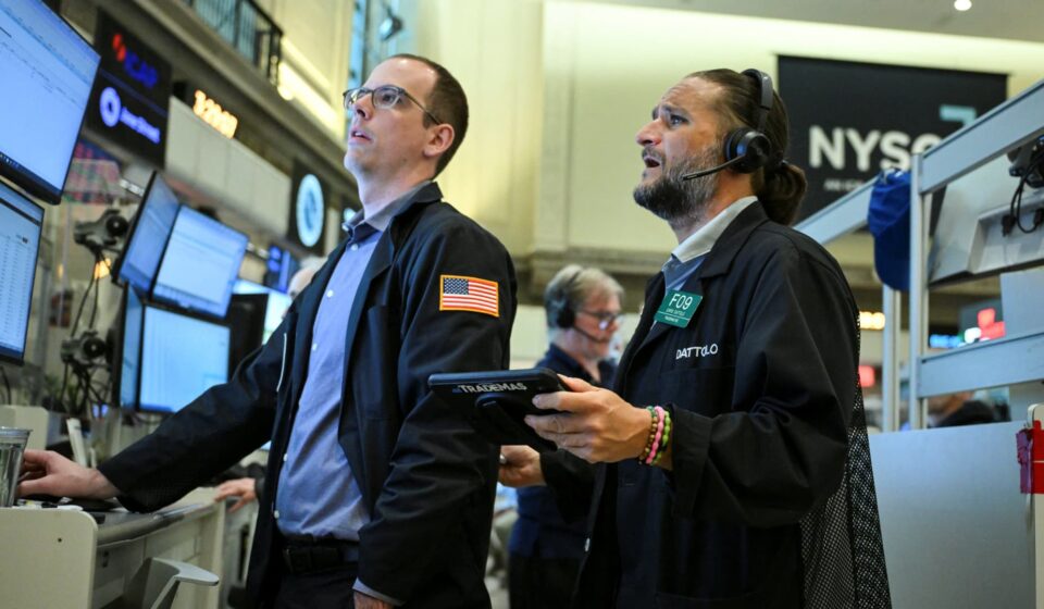 Stock market volatility: How investors are diversifying