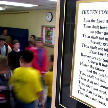 Texas mom supports Ten Commandments in public schools amid ACLU suit