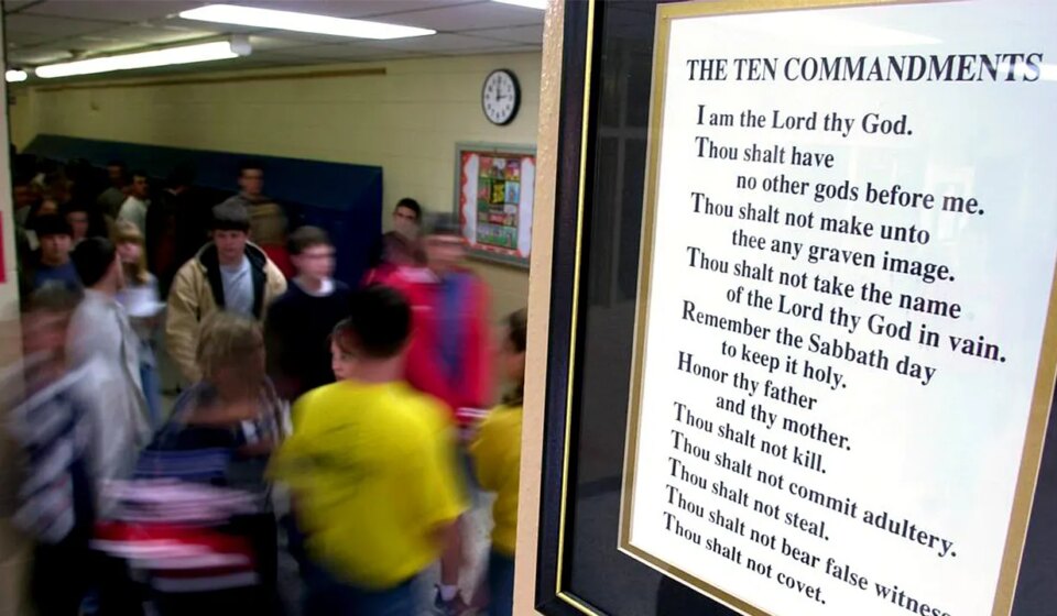 Texas mom supports Ten Commandments in public schools amid ACLU suit