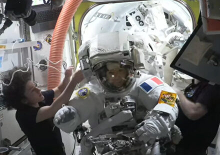 The week in pictures: a French woman in space, wildfires in Europe and the war in Ukraine